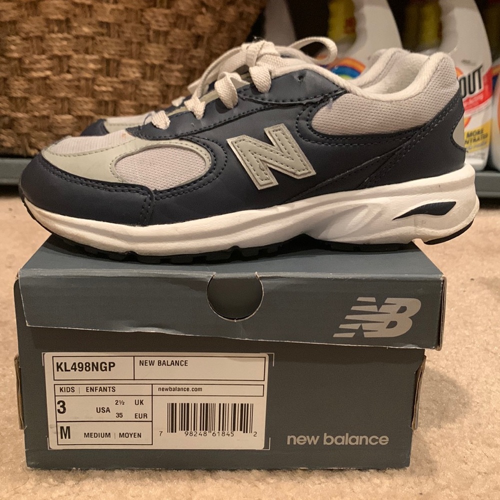 Kids new balance sz 3
